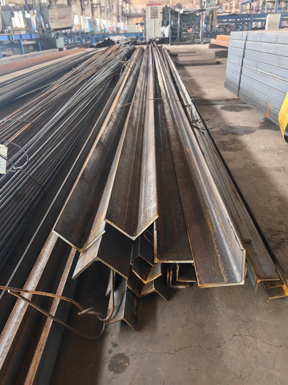 Купить Уголок 40х40х3 мм