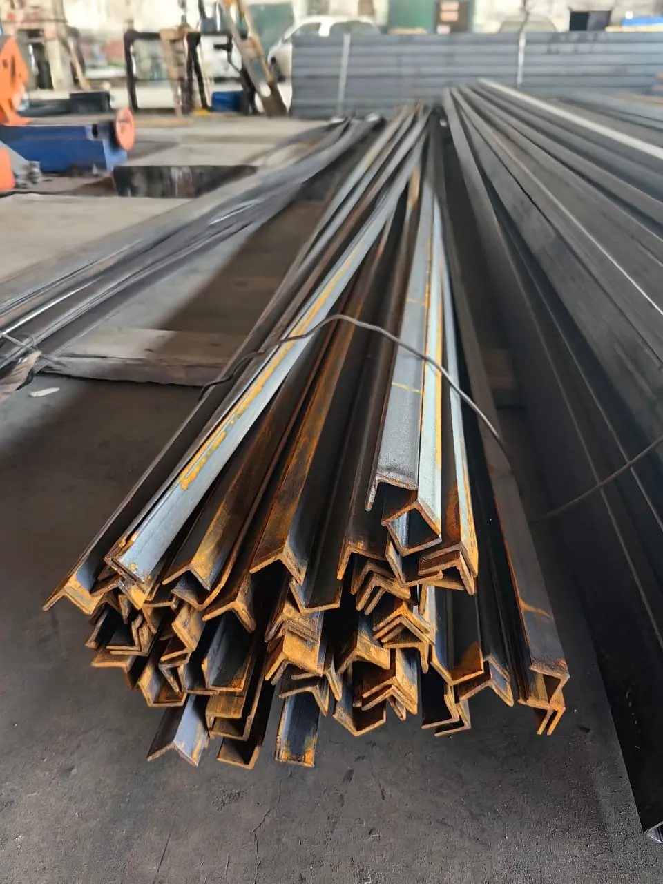 Купить Уголок 40х40х3 мм