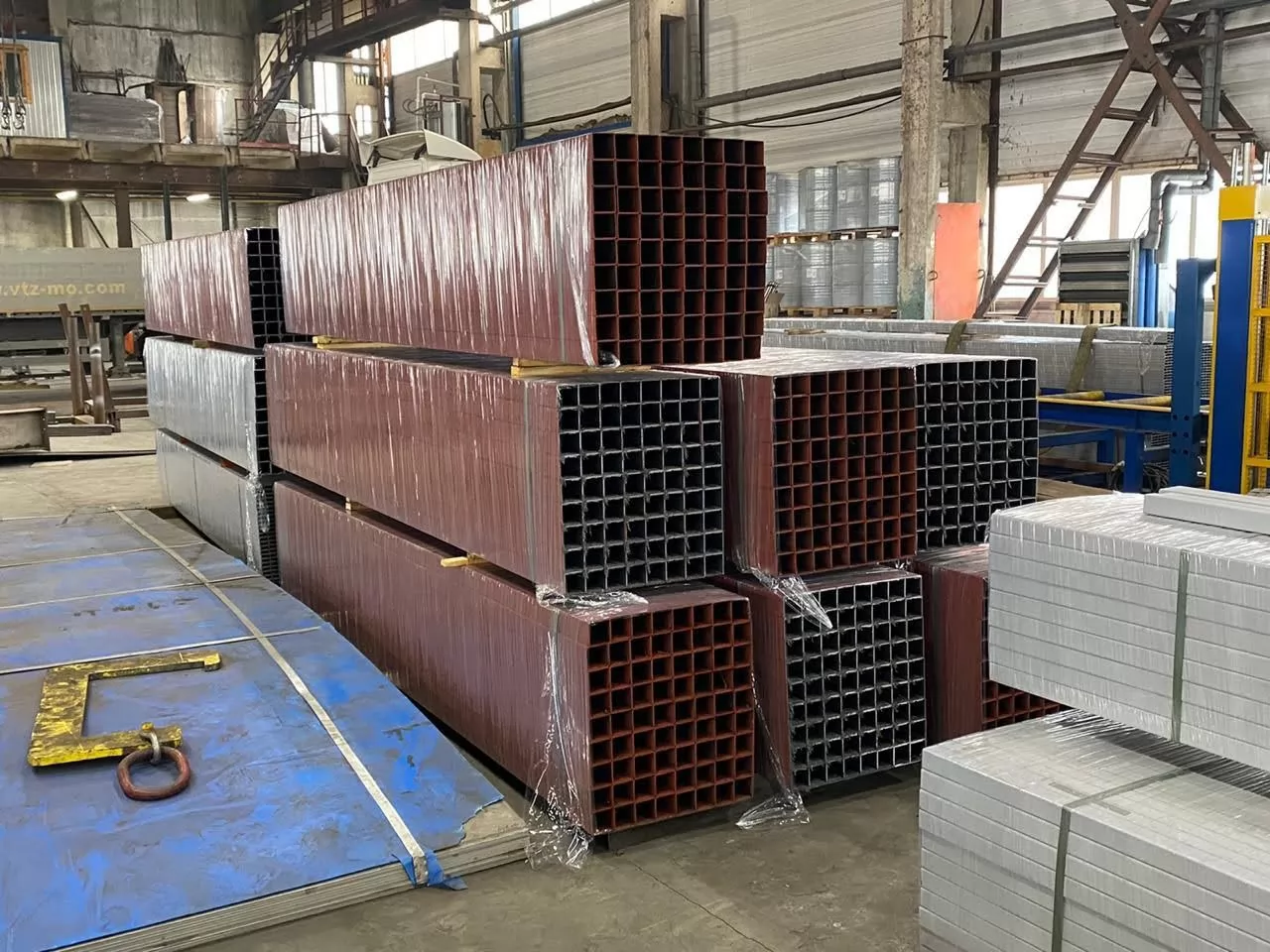 Купить Труба профильная 25х25х2 мм