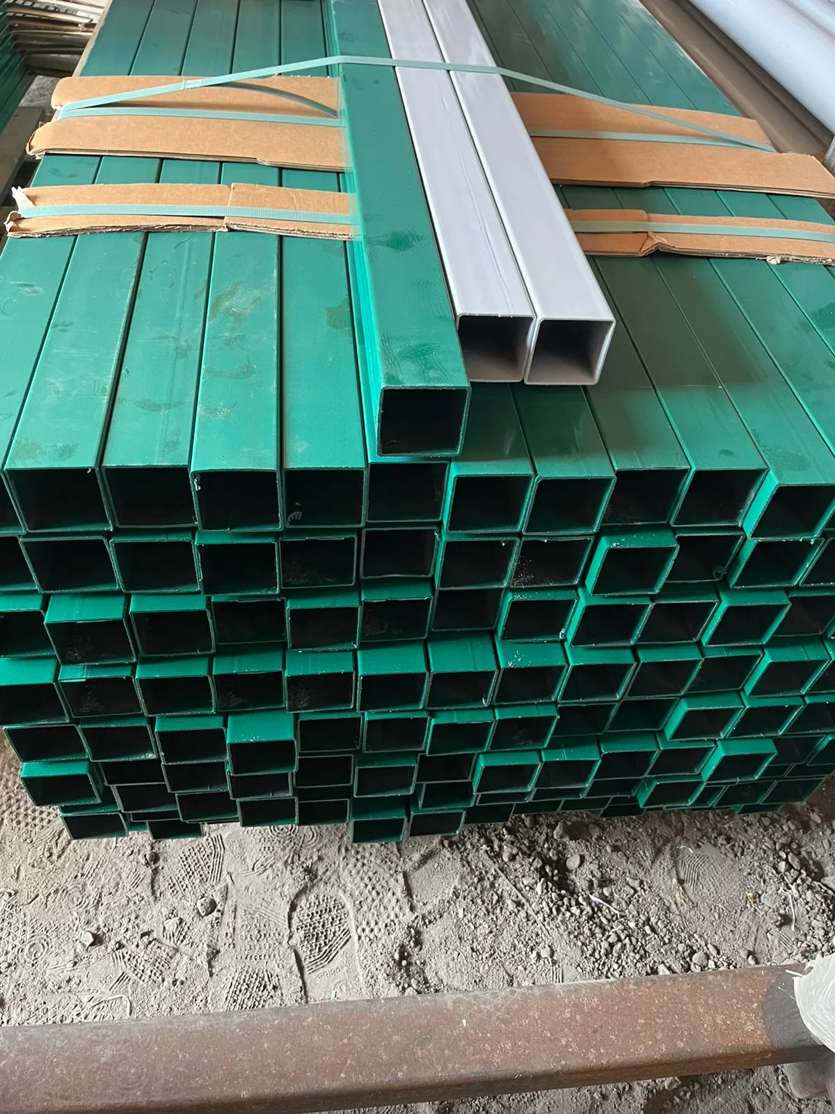 Купить Столб для забора 50х50х1,5 мм 3 м зеленый RAL 6005