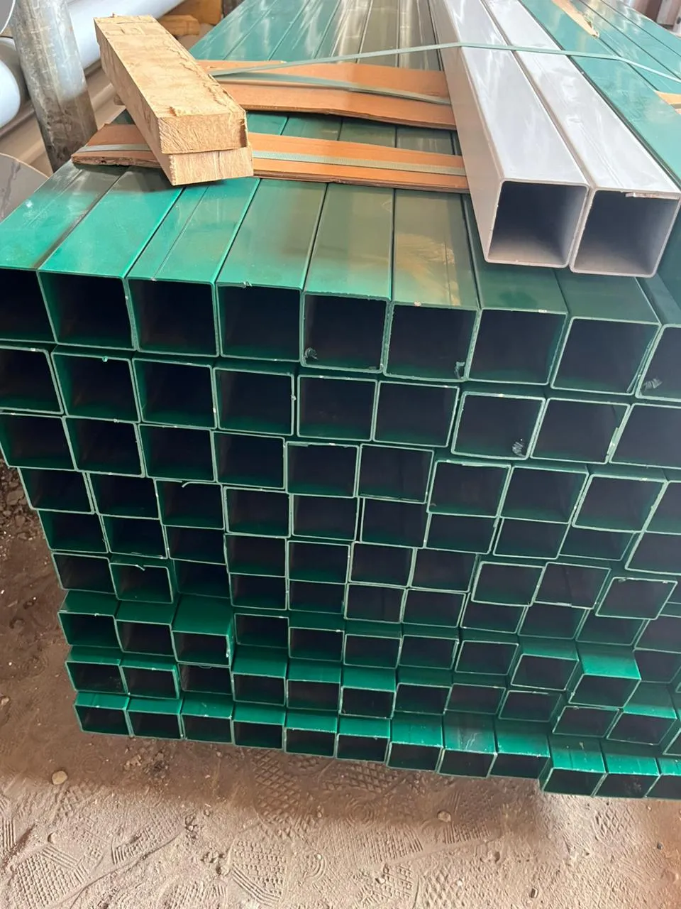 Купить Столб для забора 60х60х1,5 мм 3 м зеленый RAL 6005