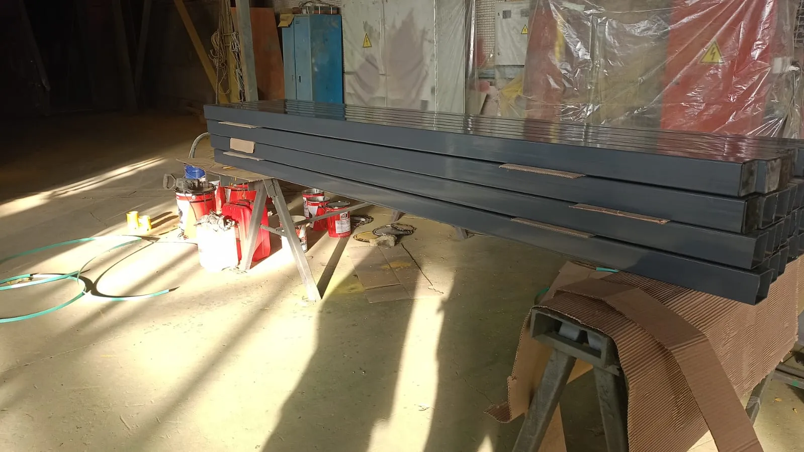 Купить Столб для забора 60х40х1,5 мм 3 м графитовый серый RAL 7024