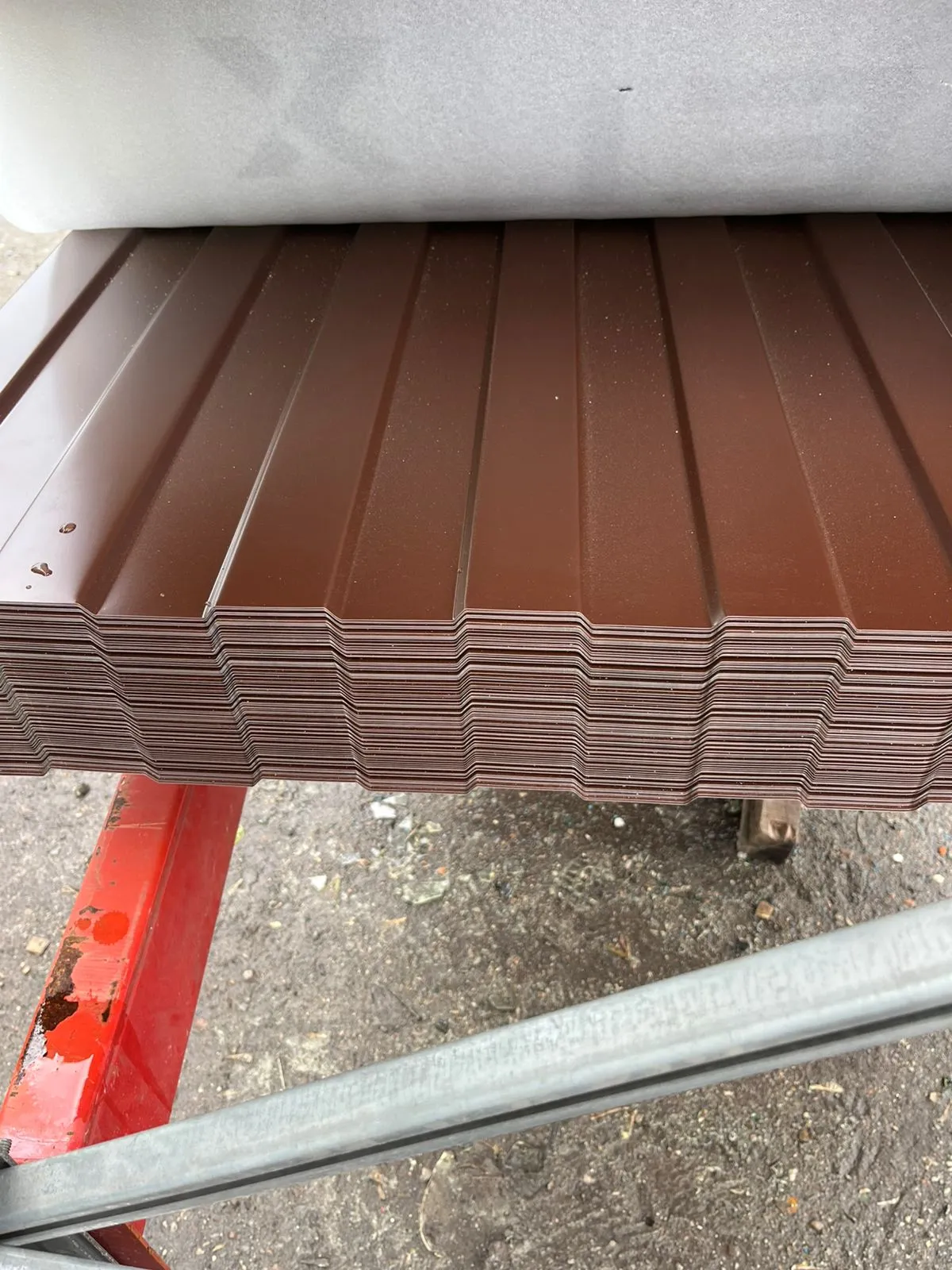 Купить Профнастил С20  0,4 мм Шоколадно-коричневый RAL 8017