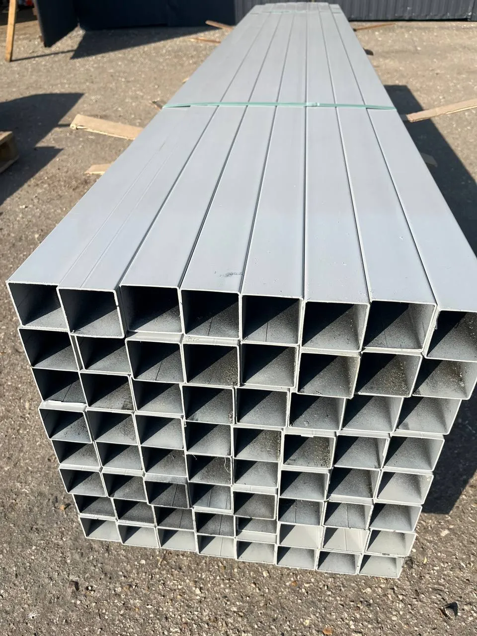 Купить Столб для забора 60х60х1,5 мм 3 м сигнальный серый RAL 7004