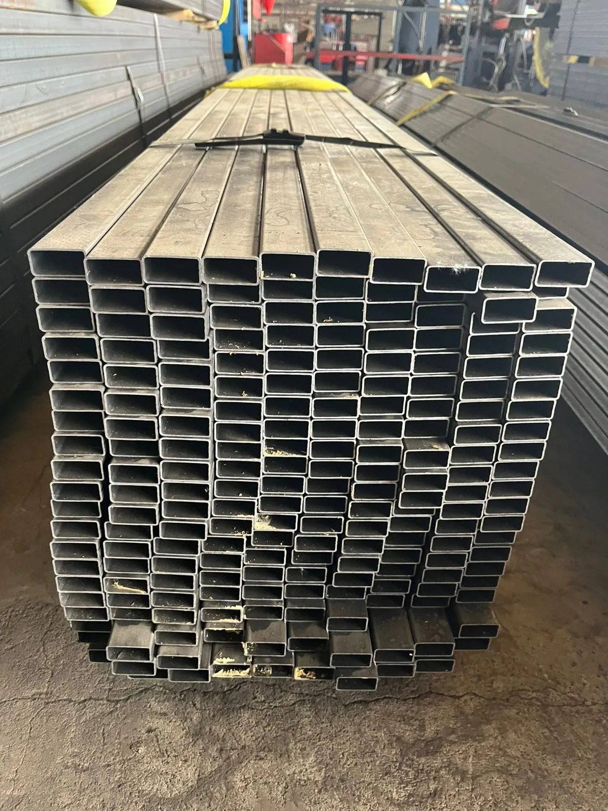 Купить Труба профильная 40х20х1.5 мм